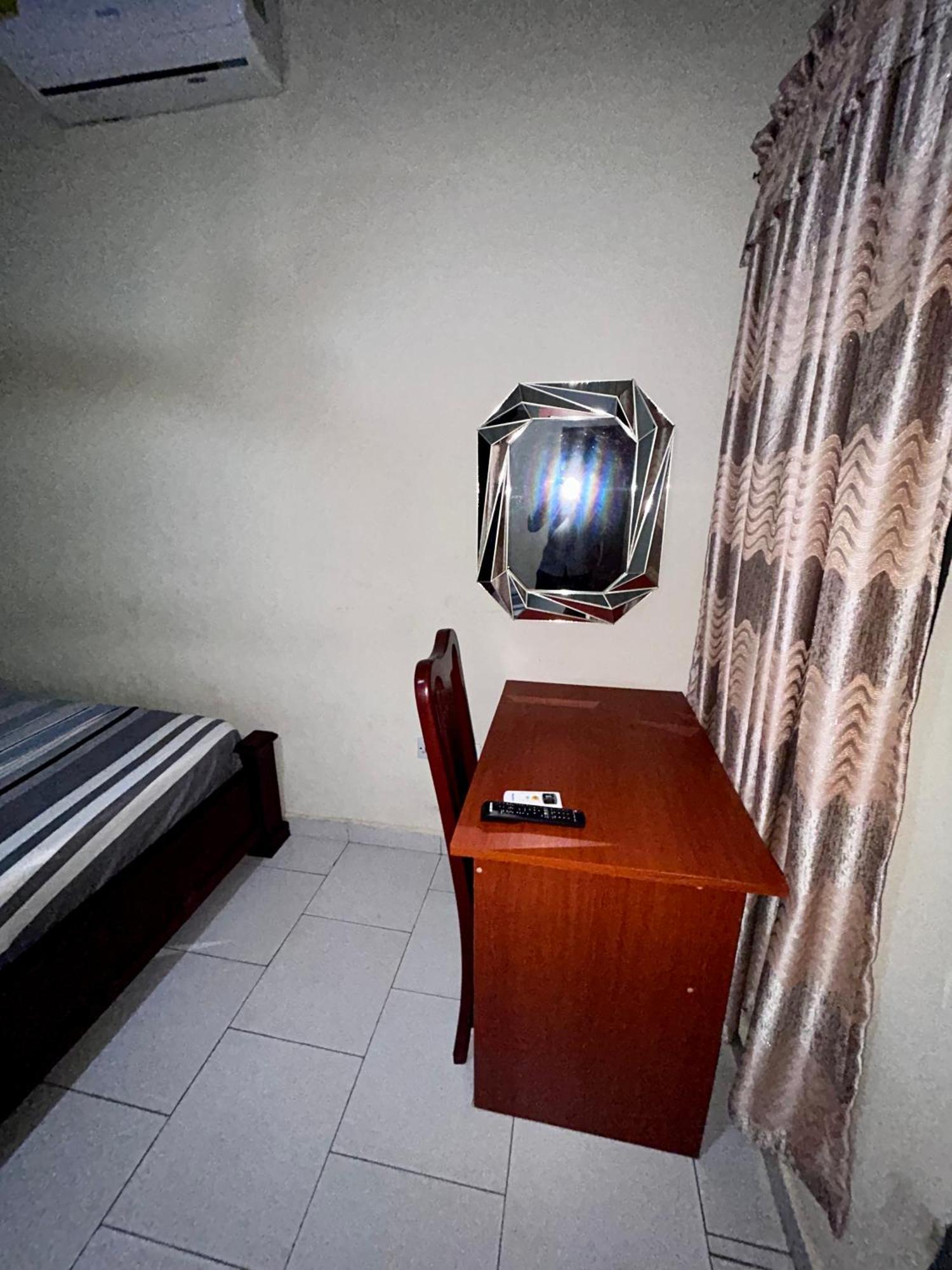 Jessie Hotel Adenta Стая снимка